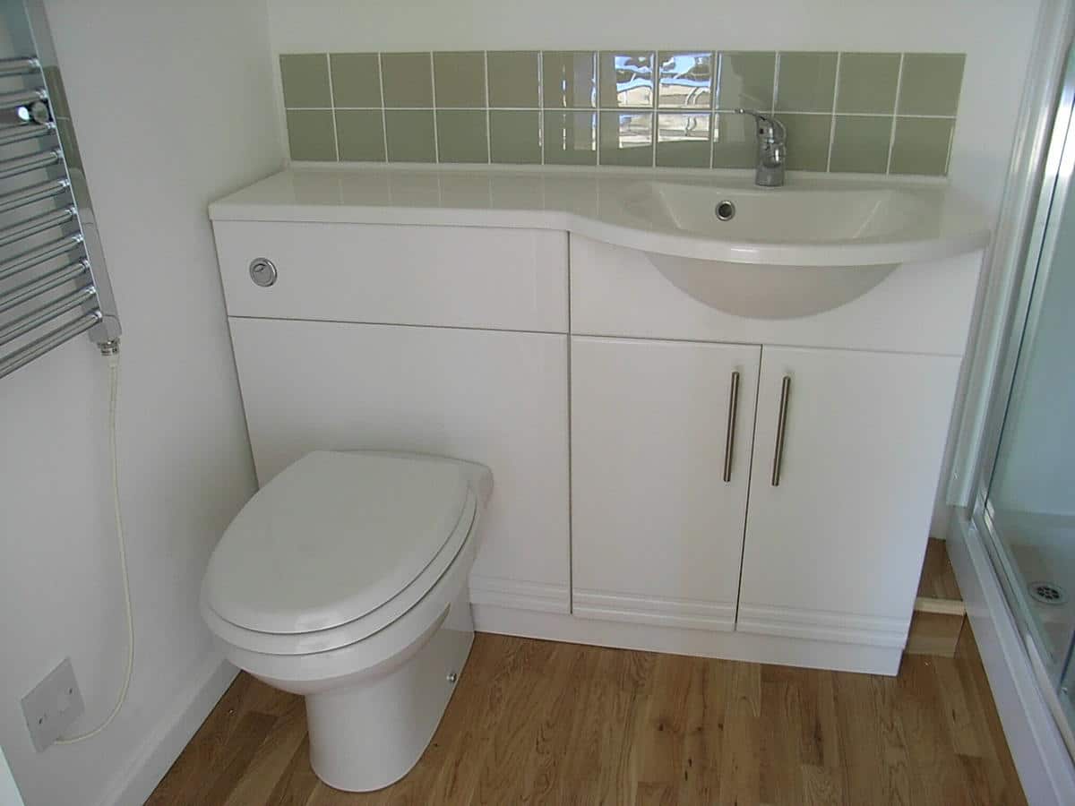 Garden room toilet and basin